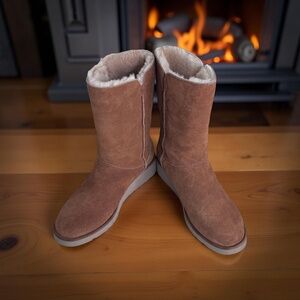 Kookaburra by UGGNWT Chestnut Shearling Lined genuine sheep Suede Boots SZ 10❤️